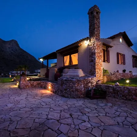 Villa Beachfront Homeleader *