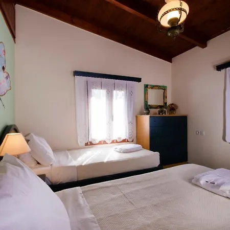 Beachfront Homeleader Villa *